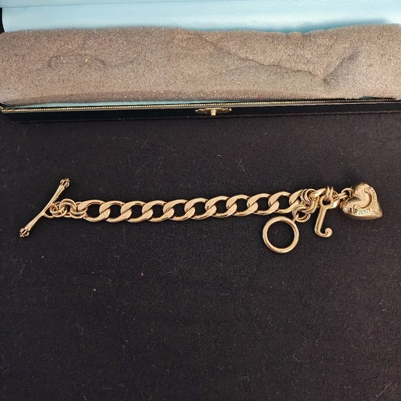 Juicy Couture Elegant Gold Bracelet with Heart Charm - Picture 3 of 6